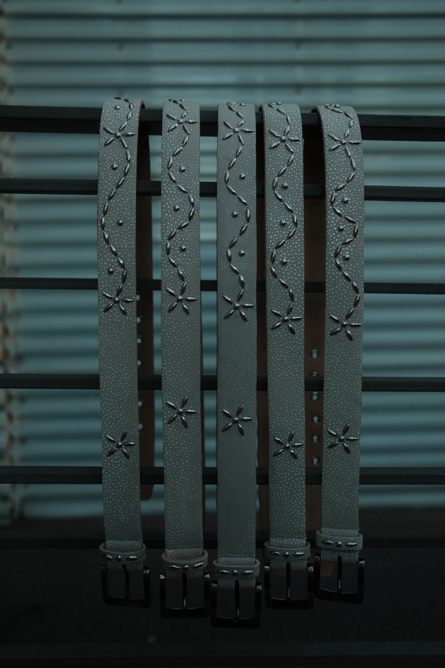 STUDDED STINGRAY BELT