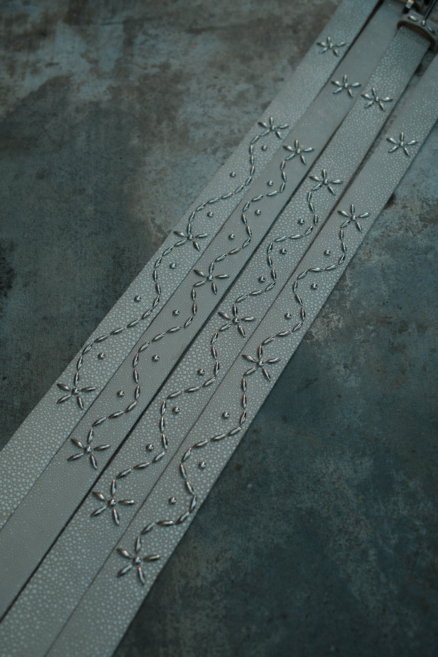 STUDDED STINGRAY BELT
