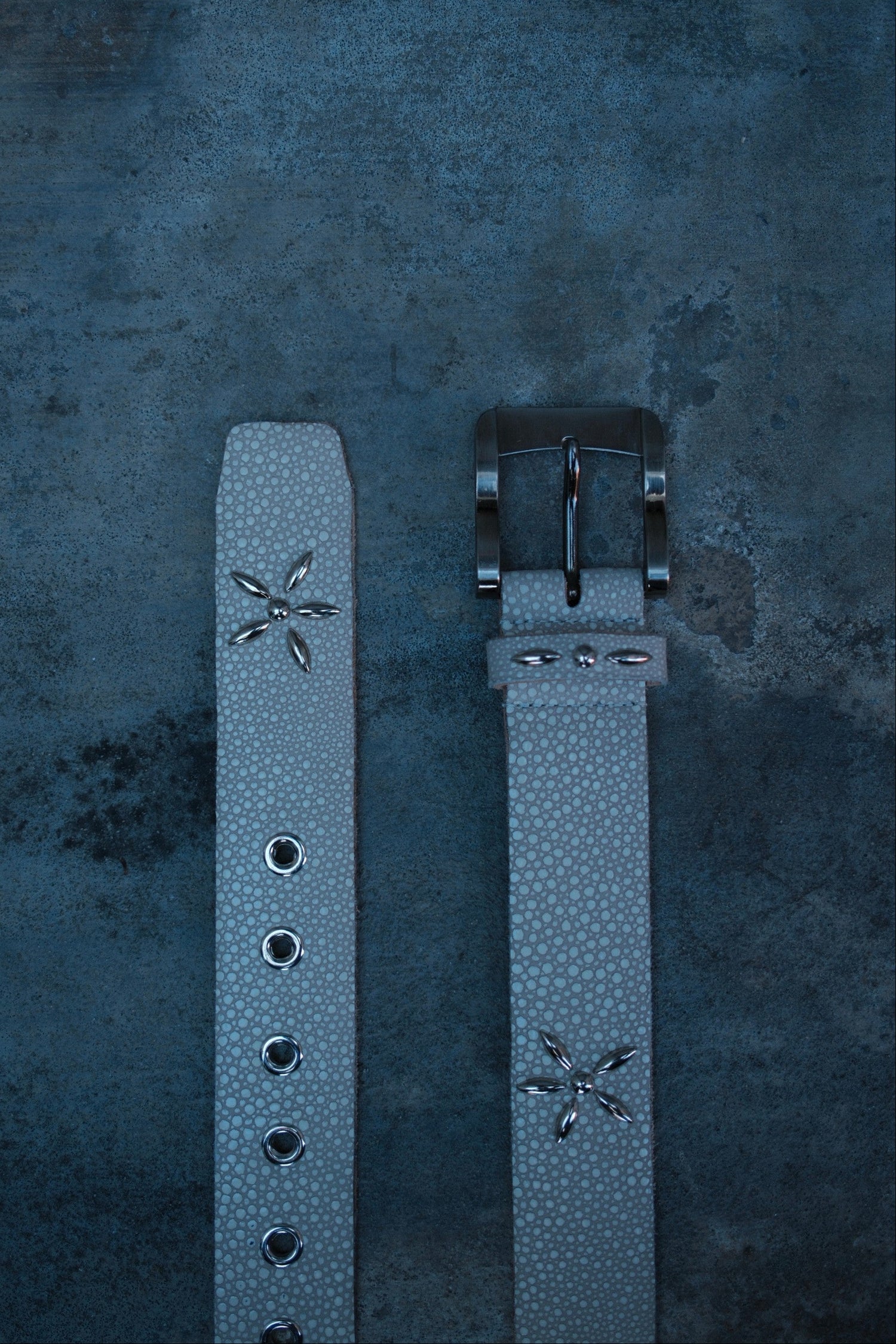 STUDDED STINGRAY BELT